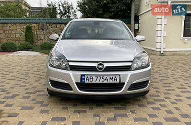 Хэтчбек Opel Astra 2004 в 