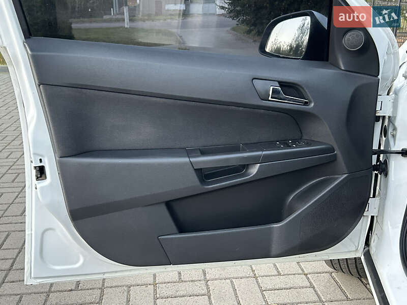 Седан Opel Astra 2012 в Прилуках