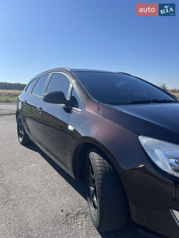 Универсал Opel Astra 2011 в Виннице