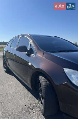 Универсал Opel Astra 2011 в 