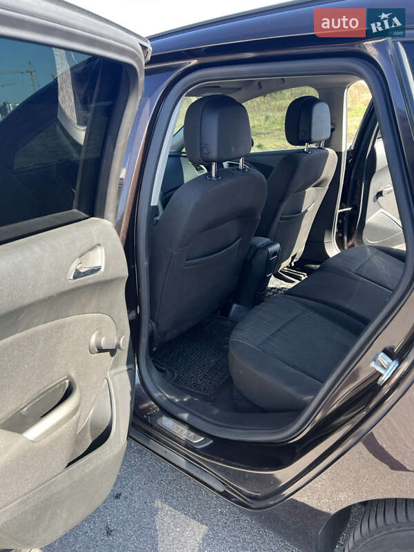 Универсал Opel Astra 2011 в Виннице