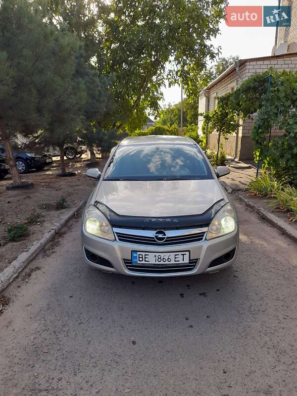 Хэтчбек Opel Astra 2007 в Вознесенске