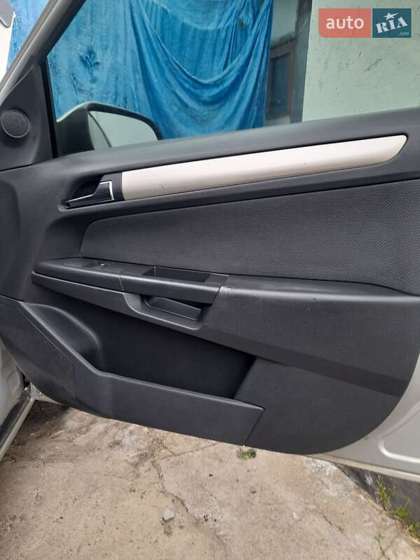 Хэтчбек Opel Astra 2007 в Вознесенске