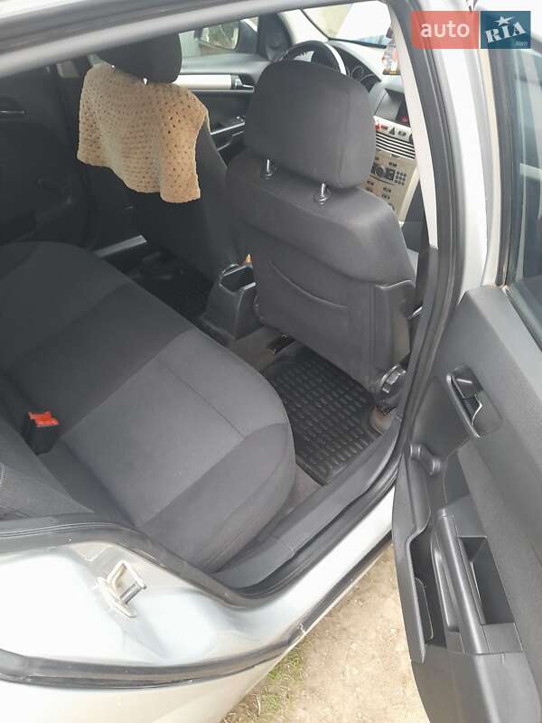 Хэтчбек Opel Astra 2007 в Вознесенске