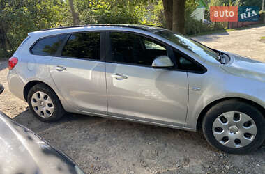 Универсал Opel Astra 2012 в 