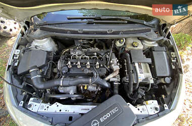 Универсал Opel Astra 2012 в 