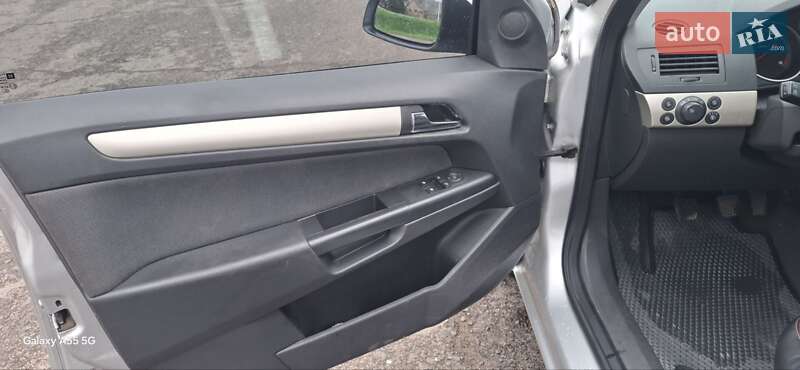Универсал Opel Astra 2008 в Ровно