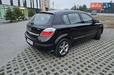 Хэтчбек Opel Astra 2006 в 