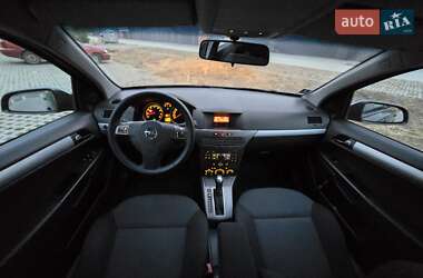 Хэтчбек Opel Astra 2006 в 