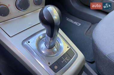 Хэтчбек Opel Astra 2007 в 
