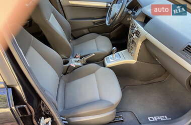 Хэтчбек Opel Astra 2007 в 