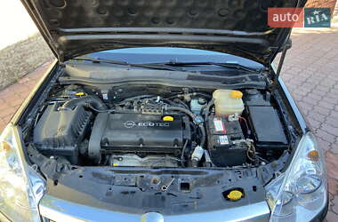 Хэтчбек Opel Astra 2007 в 
