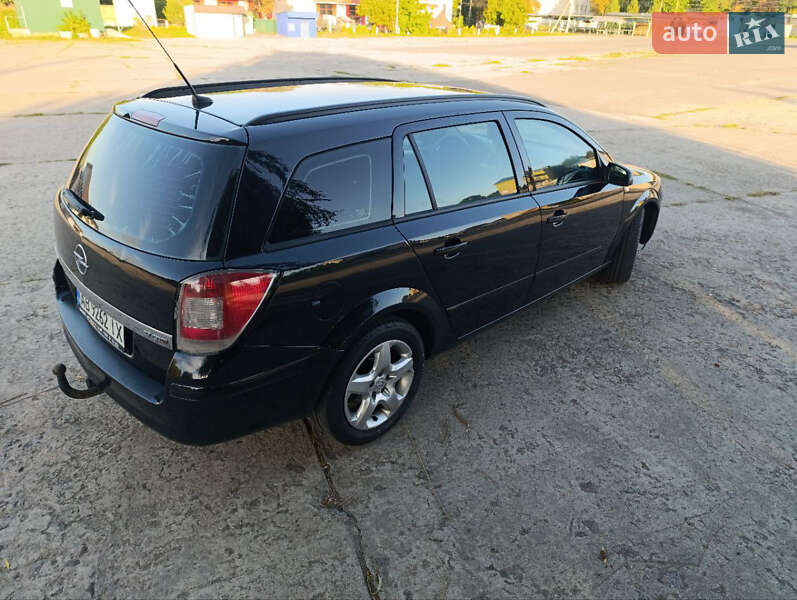 Универсал Opel Astra 2008 в Тростянце