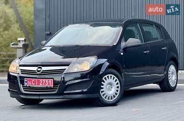 Хэтчбек Opel Astra 2010 в Межгорье