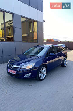 Универсал Opel Astra 2011 в 