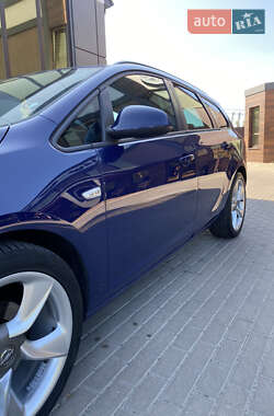 Универсал Opel Astra 2011 в 