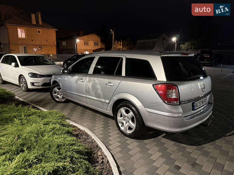 Универсал Opel Astra 2008 в Луцке