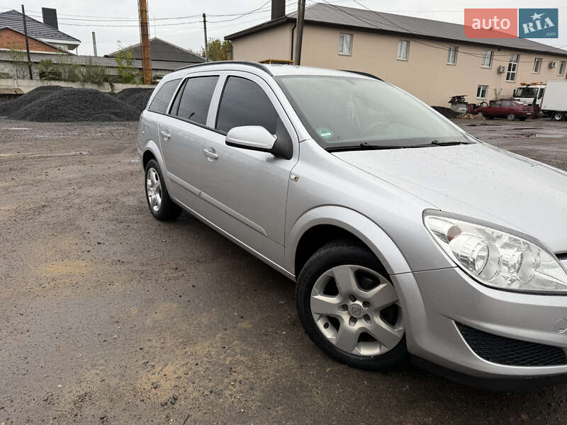 Универсал Opel Astra 2008 в Луцке
