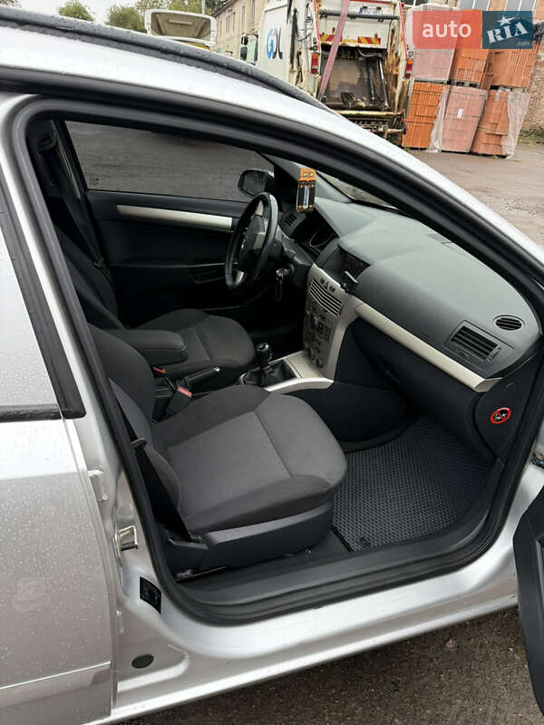 Универсал Opel Astra 2008 в Луцке