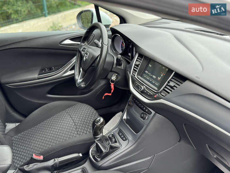 Универсал Opel Astra 2017 в Дрогобыче