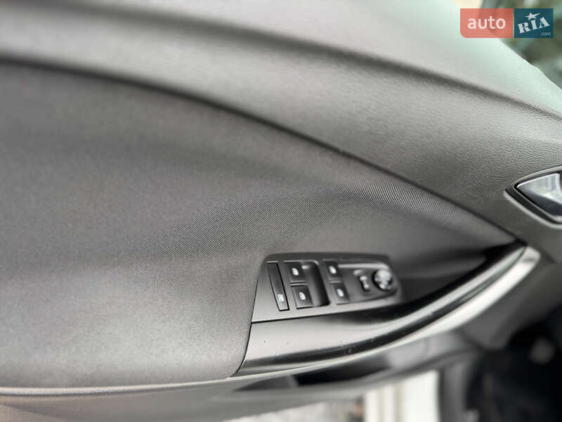 Универсал Opel Astra 2017 в Дрогобыче