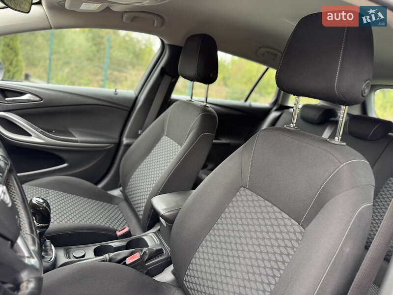 Универсал Opel Astra 2017 в Дрогобыче