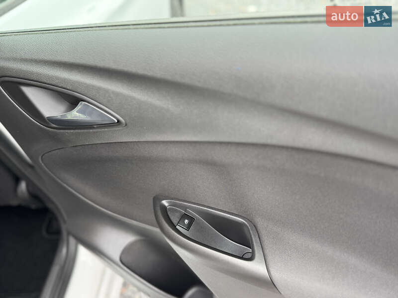 Универсал Opel Astra 2017 в Дрогобыче