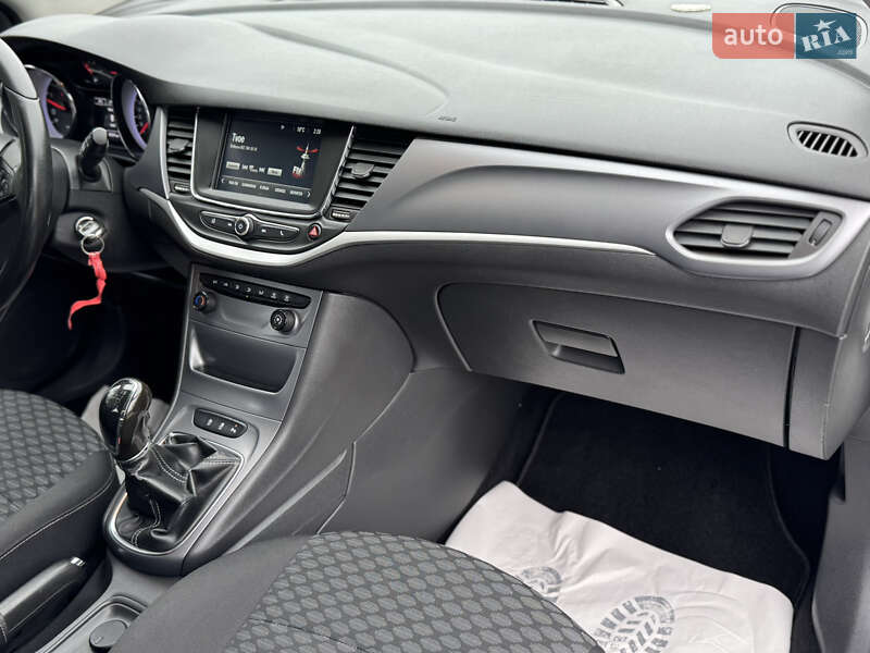 Универсал Opel Astra 2017 в Дрогобыче