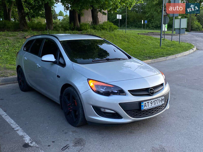Универсал Opel Astra 2012 в Ивано-Франковске