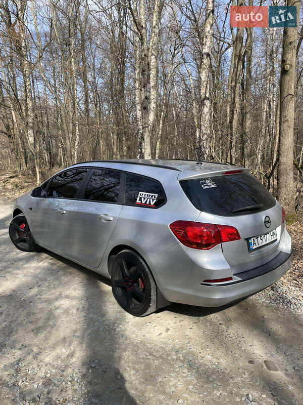 Универсал Opel Astra 2012 в Ивано-Франковске