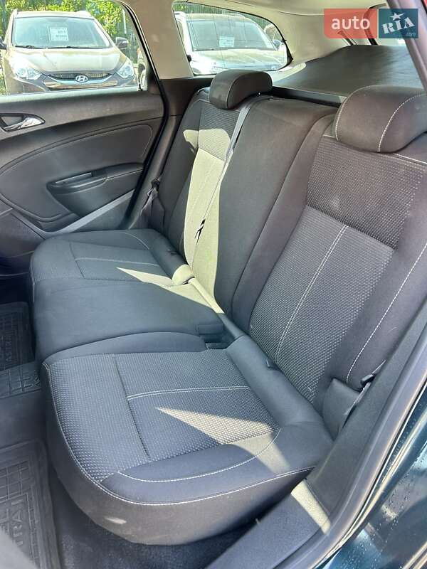 Универсал Opel Astra 2014 в Сумах