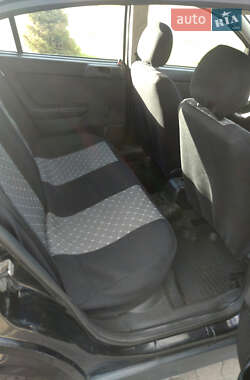 Хэтчбек Opel Astra 2005 в 