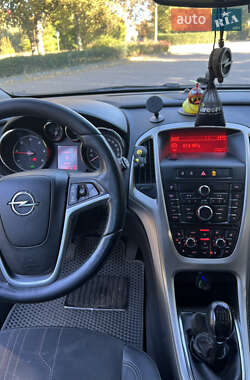 Универсал Opel Astra 2012 в 