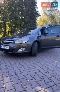 Универсал Opel Astra 2012 в 