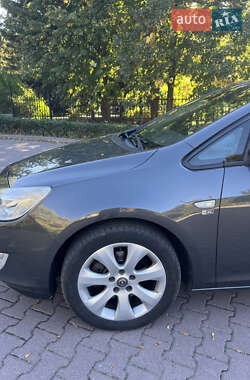 Универсал Opel Astra 2012 в 