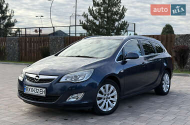 Універсал Opel Astra 2012 в Івано-Франківську