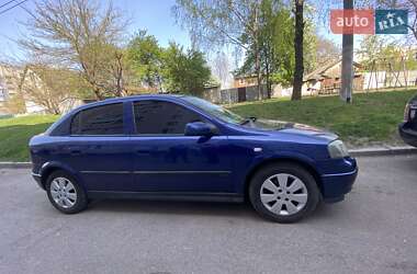 Хэтчбек Opel Astra 2003 в 