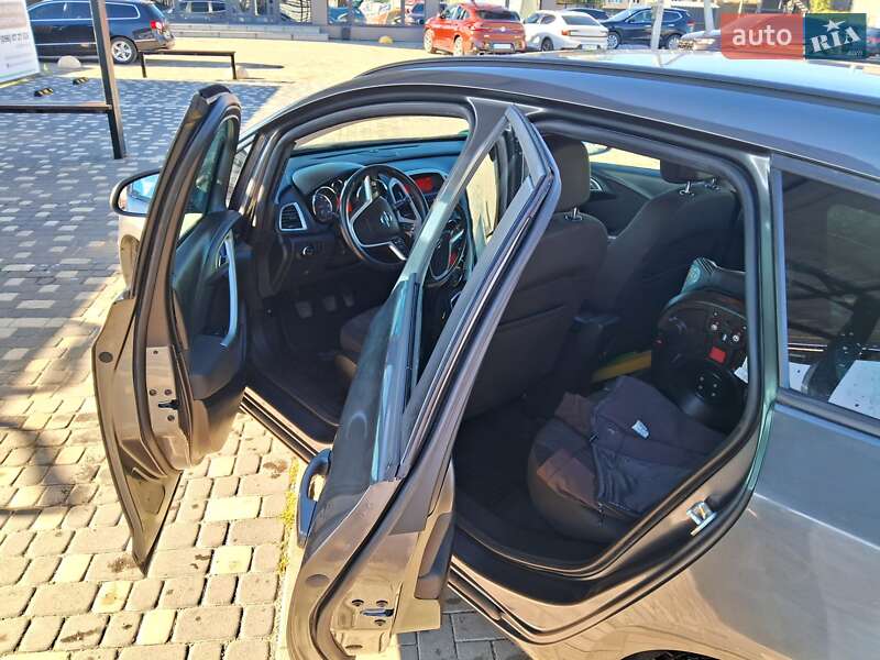 Универсал Opel Astra 2011 в Шепетовке