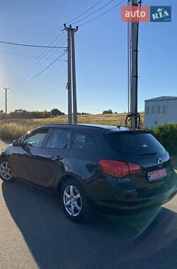 Универсал Opel Astra 2012 в 