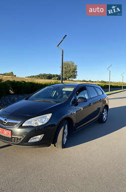 Универсал Opel Astra 2012 в 
