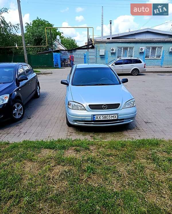 Седан Opel Astra 2004 в 