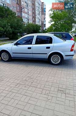 Седан Opel Astra 2004 в 