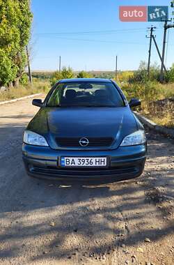 Седан Opel Astra 2004 в Малій Висці