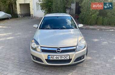 Хэтчбек Opel Astra 2006 в 
