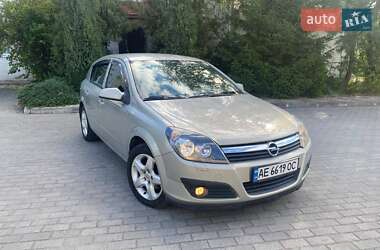 Хэтчбек Opel Astra 2006 в Каменском