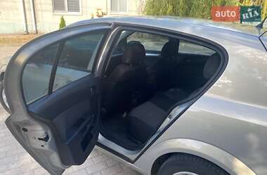 Хэтчбек Opel Astra 2006 в 