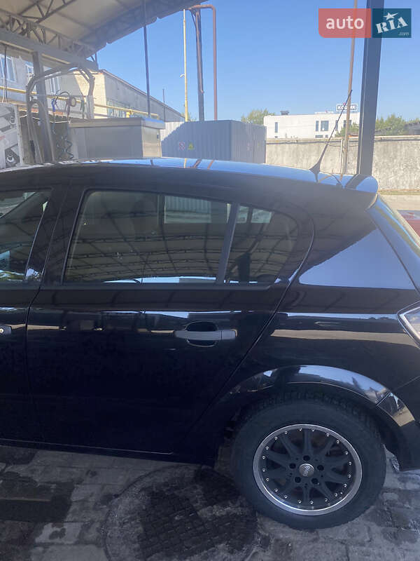 Хэтчбек Opel Astra 2009 в Обухове