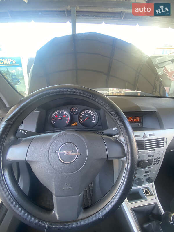 Хэтчбек Opel Astra 2009 в Обухове