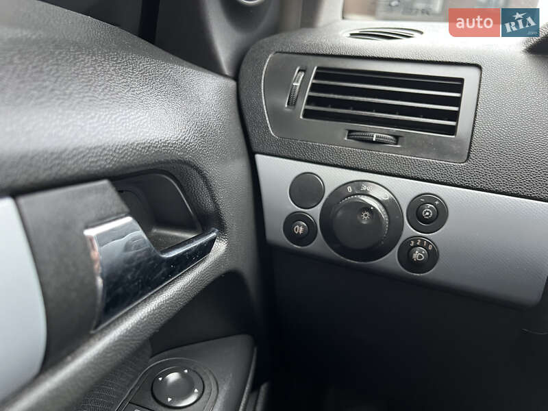 Универсал Opel Astra 2004 в Львове