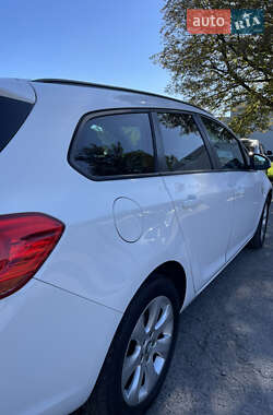 Универсал Opel Astra 2012 в 